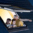 Nowa generacja praktycznych w obsłudze okien dachowych ROTO Designo